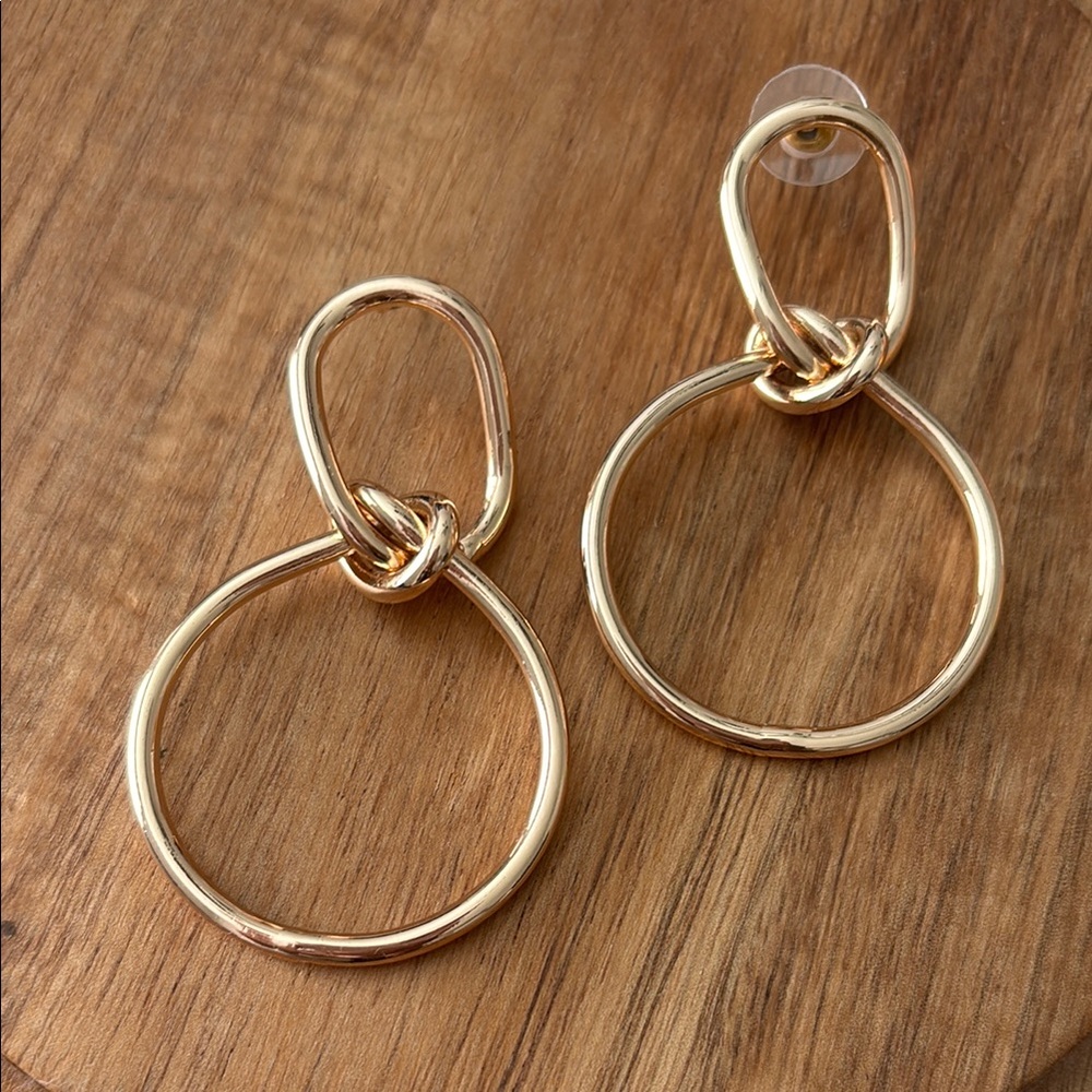 Elegant Gold Hoop Earrings